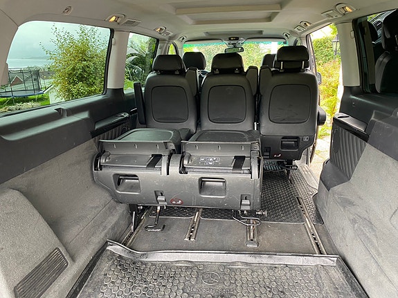 Mercedes-Benz Viano 21 of 30