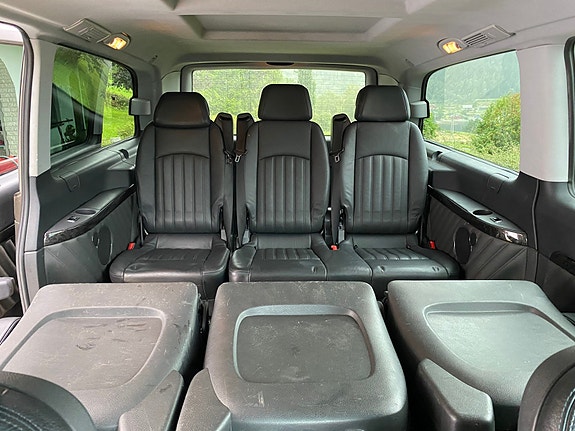Mercedes-Benz Viano 13 of 30