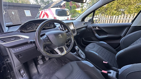 Peugeot 208 11 of 15