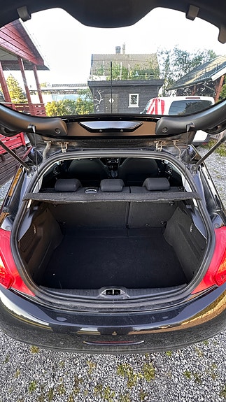 Peugeot 208 13 of 15