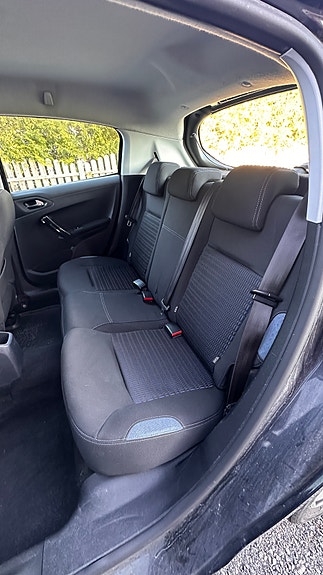 Peugeot 208 12 of 15