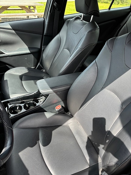 Toyota Prius Plug-in Hybrid 6 of 9
