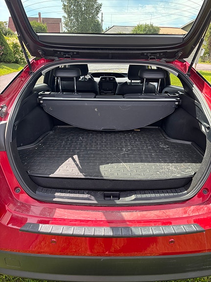Toyota Prius Plug-in Hybrid 3 of 9
