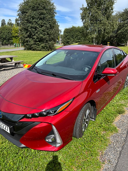 Toyota Prius Plug-in Hybrid 5 of 9