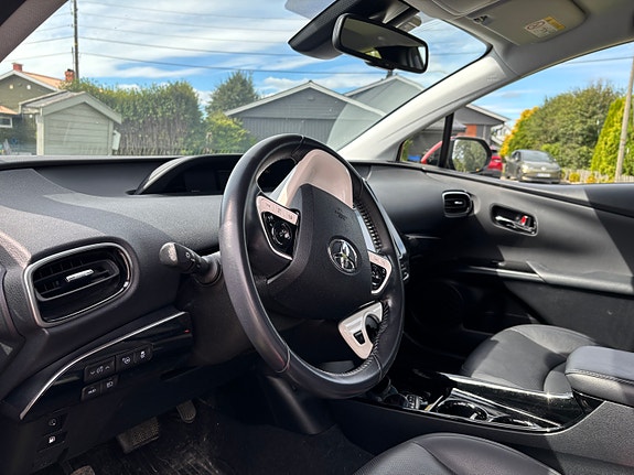 Toyota Prius Plug-in Hybrid 7 of 9