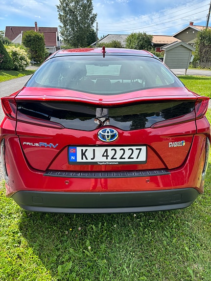Toyota Prius Plug-in Hybrid 4 of 9