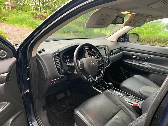 Mitsubishi Outlander 3 of 8