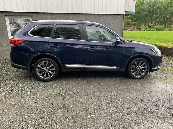 Mitsubishi Outlander 2 of 8