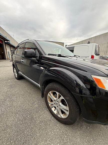 Mitsubishi Outlander 3 of 9