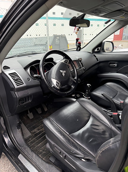 Mitsubishi Outlander 9 of 9