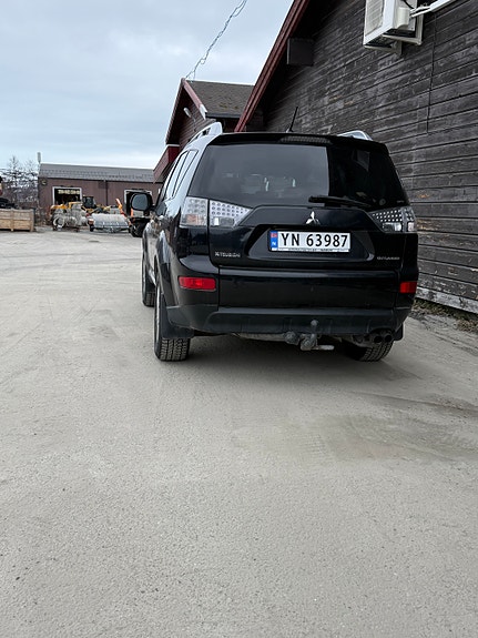 Mitsubishi Outlander 2 of 9