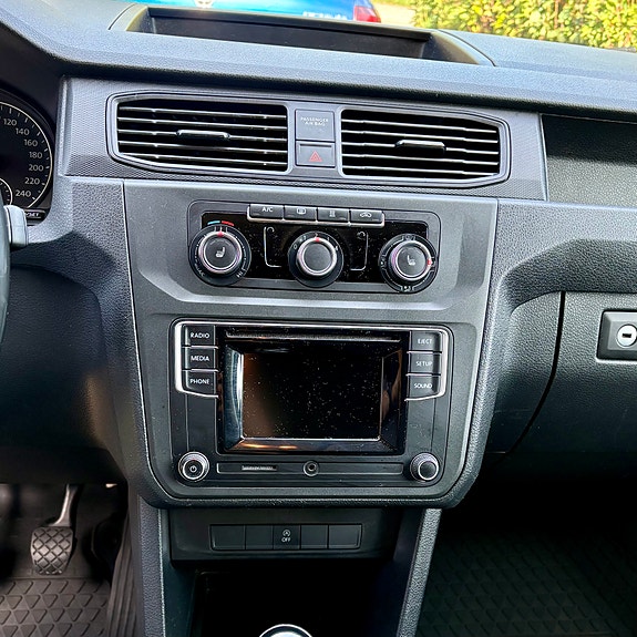Volkswagen Caddy Maxi 18 of 27