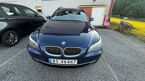 BMW 525xd 2 of 7