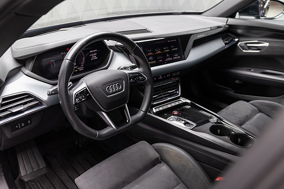 Audi e-tron GT 17 of 30