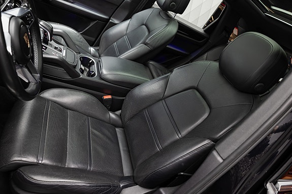 Porsche Cayenne 19 of 30