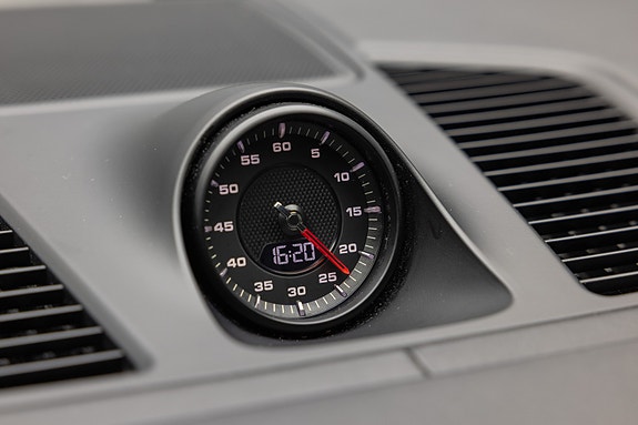 Porsche Cayenne 29 of 30