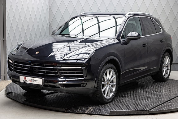 Porsche Cayenne 2 of 30