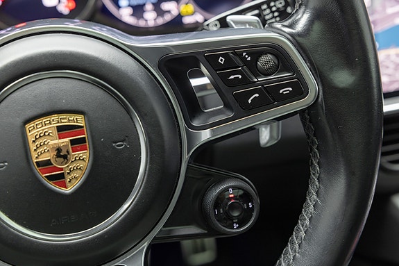 Porsche Cayenne 26 of 30