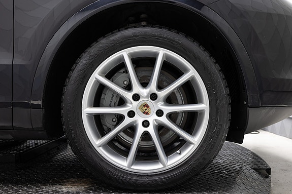 Porsche Cayenne 12 of 30