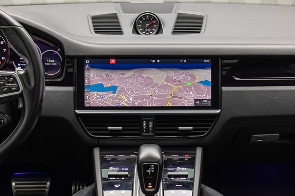 Porsche Cayenne 28 of 30