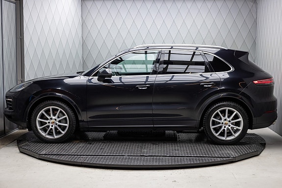 Porsche Cayenne 7 of 30