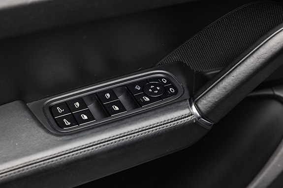 Porsche Cayenne 15 of 30