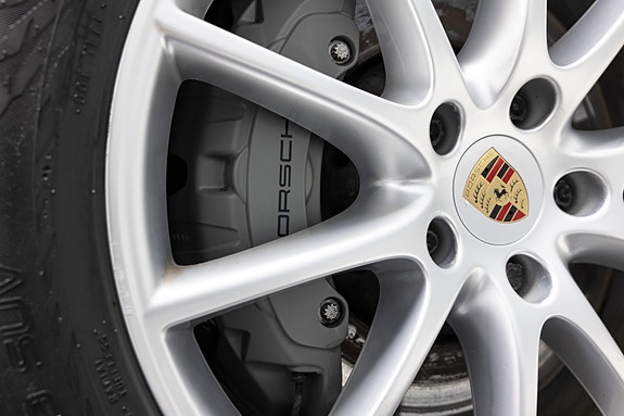 Porsche Cayenne 13 of 30