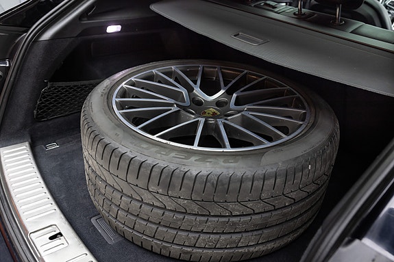 Porsche Cayenne 11 of 30