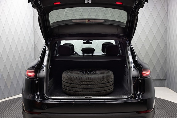 Porsche Cayenne 10 of 30