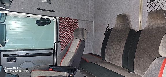 Volvo Unik F10 Globetrotter 9 of 19