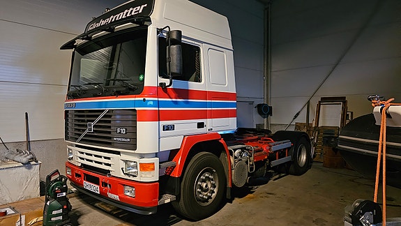 Volvo Unik F10 Globetrotter 3 of 19