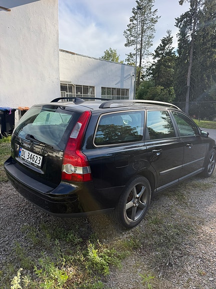 Volvo V50 3 of 7