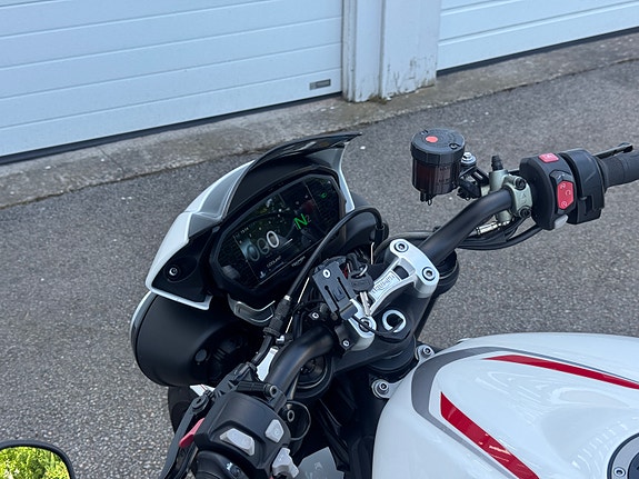 Triumph Street Triple RS 765 8 of 11