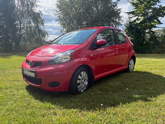 Toyota Aygo 2 of 28