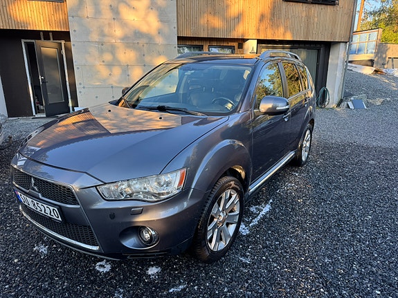 Mitsubishi Outlander 2 of 20
