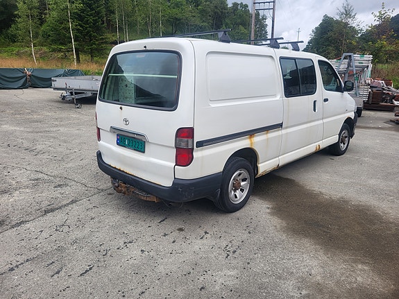 Toyota HiAce 5 of 12