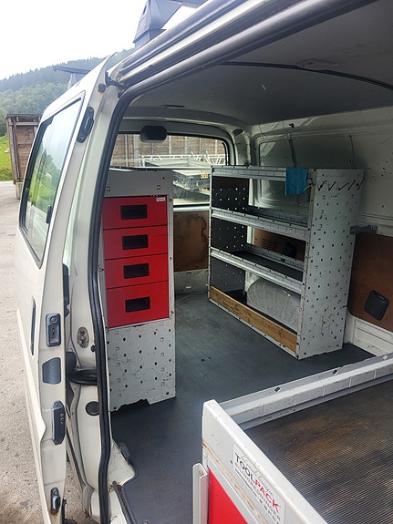 Toyota HiAce 6 of 12
