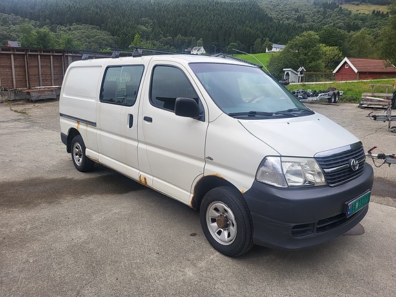 Toyota HiAce 2 of 12
