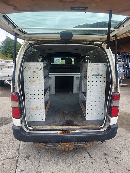 Toyota HiAce 8 of 12