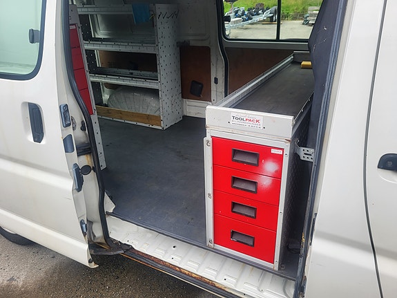 Toyota HiAce 7 of 12