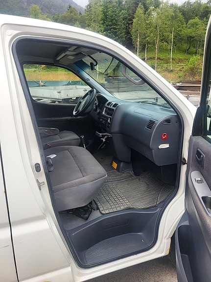 Toyota HiAce 12 of 12