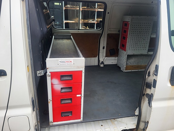 Toyota HiAce 9 of 12