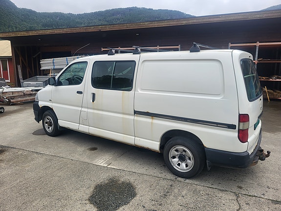 Toyota HiAce 3 of 12
