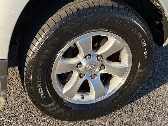 Toyota Land Cruiser 9 of 30