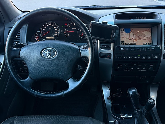 Toyota Land Cruiser 19 of 30