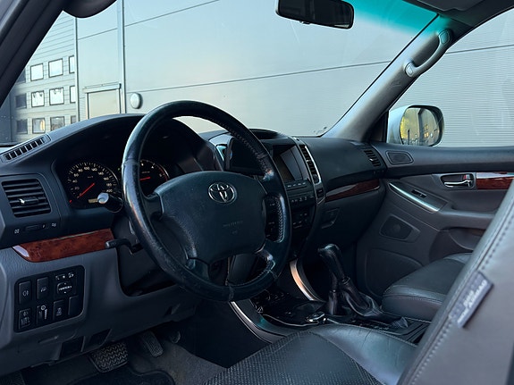 Toyota Land Cruiser 13 of 30