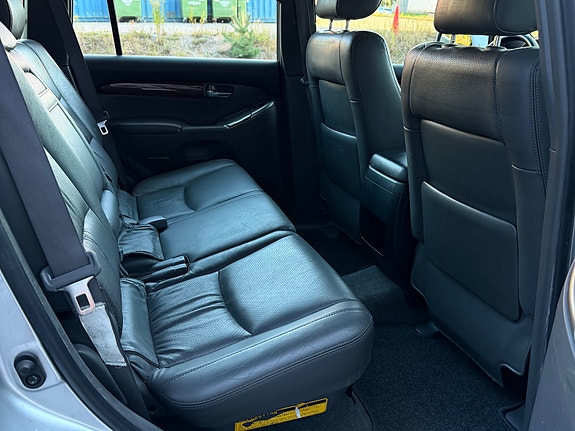 Toyota Land Cruiser 17 of 30