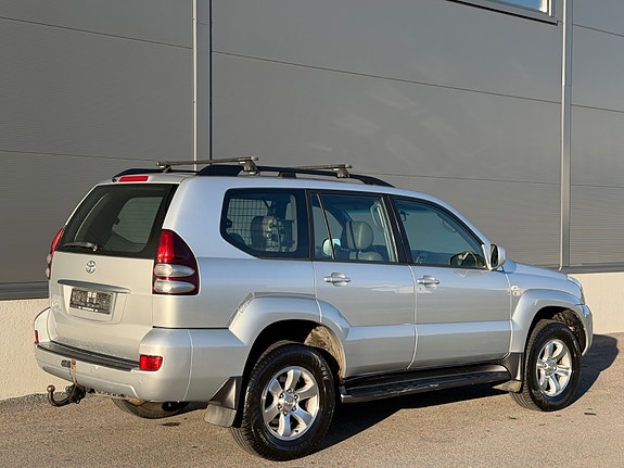 Toyota Land Cruiser 8 of 30