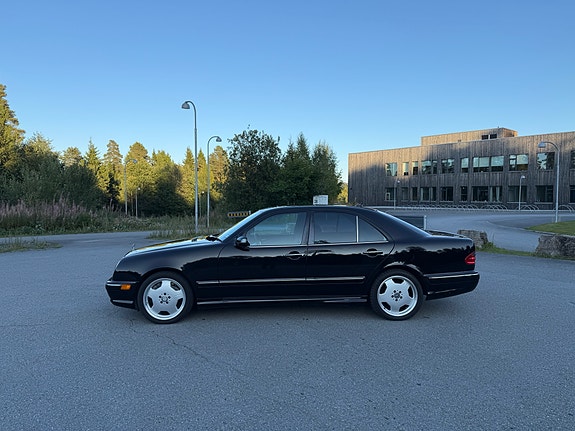 Mercedes-Benz E55 5 of 18