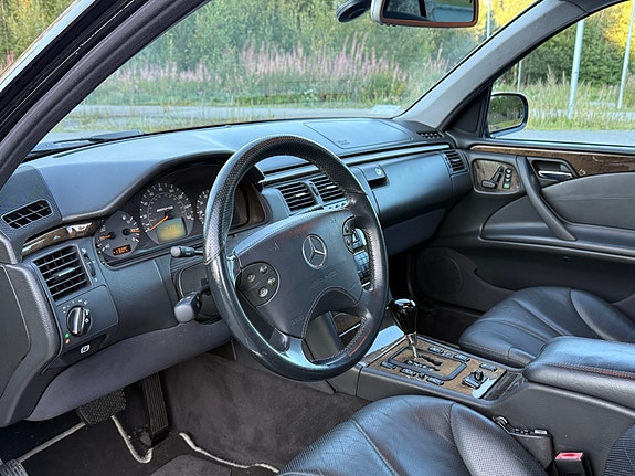 Mercedes-Benz E55 9 of 18